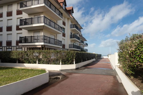 Foto 26 - Apartamento de 1 quarto em Cabourg com piscina e vistas do mar