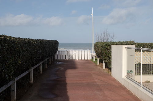 Photo 20 - Appartement de 1 chambre à Cabourg avec piscine et vues à la mer