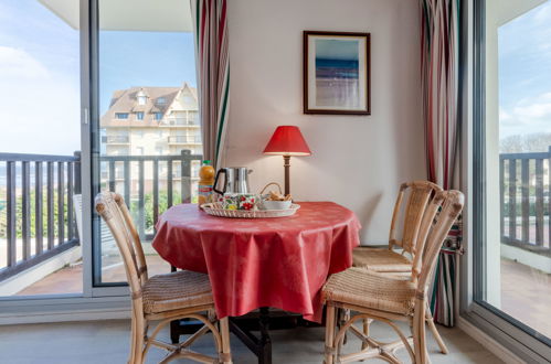 Foto 8 - Apartamento de 1 habitación en Cabourg con piscina y vistas al mar