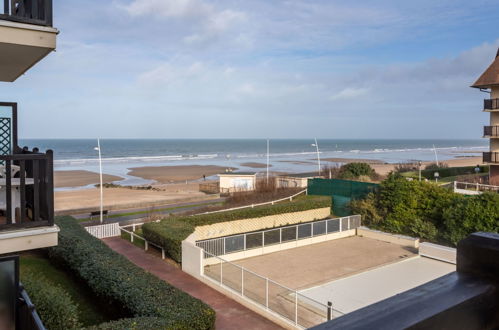 Foto 3 - Apartamento de 1 habitación en Cabourg con piscina y vistas al mar