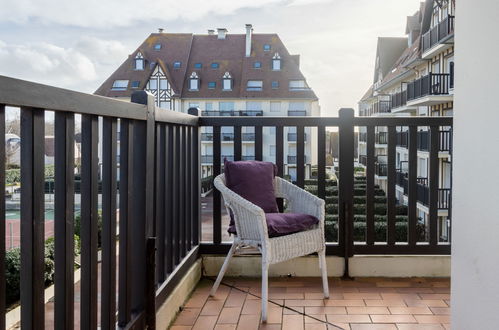 Foto 15 - Apartment mit 1 Schlafzimmer in Cabourg mit schwimmbad und blick aufs meer