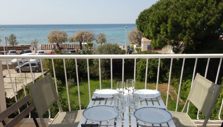 Foto 1 - Appartamento con 2 camere da letto a Saint-Cyr-sur-Mer con terrazza e vista mare