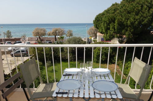 Foto 1 - Appartamento con 2 camere da letto a Saint-Cyr-sur-Mer con terrazza e vista mare