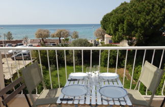 Photo 1 - 2 bedroom Apartment in Saint-Cyr-sur-Mer with terrace and sea view