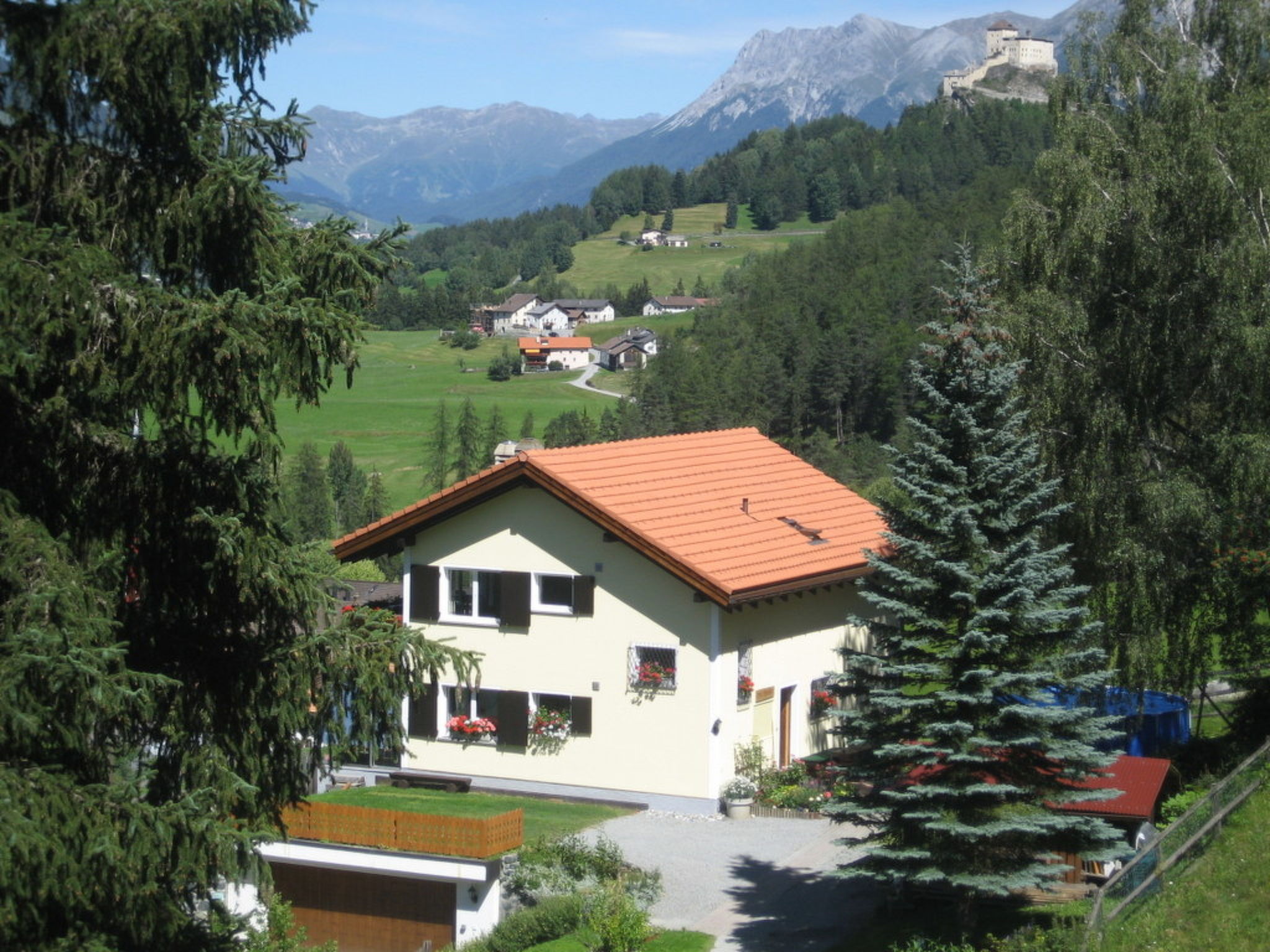 Photo 2 - 2 bedroom Apartment in Scuol with hot tub and mountain view