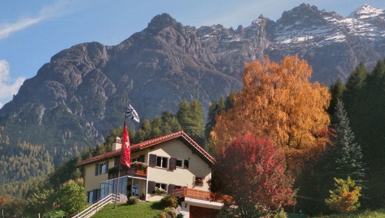 Apartamento de 2 quartos em Scuol com banheira de hidromassagem - Foto 1