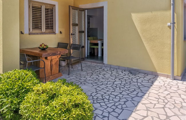 Apartamento de 2 quartos em Senj com piscina e terraço - Foto 12