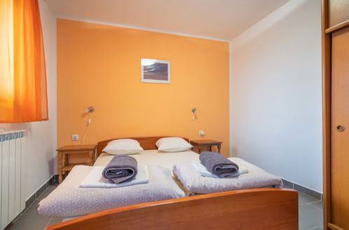 Foto 9 - Appartamento con 1 camera da letto a Senj con piscina e terrazza