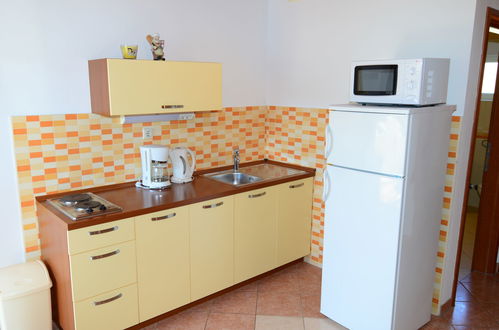 Photo 14 - 2 bedroom Apartment in Sibenik with garden