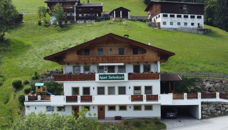 Foto 1 - Appartamento con 2 camere da letto a Aschau im Zillertal con vista sulle montagne