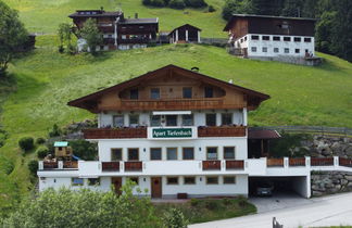 Foto 1 - Appartamento con 2 camere da letto a Aschau im Zillertal con vista sulle montagne