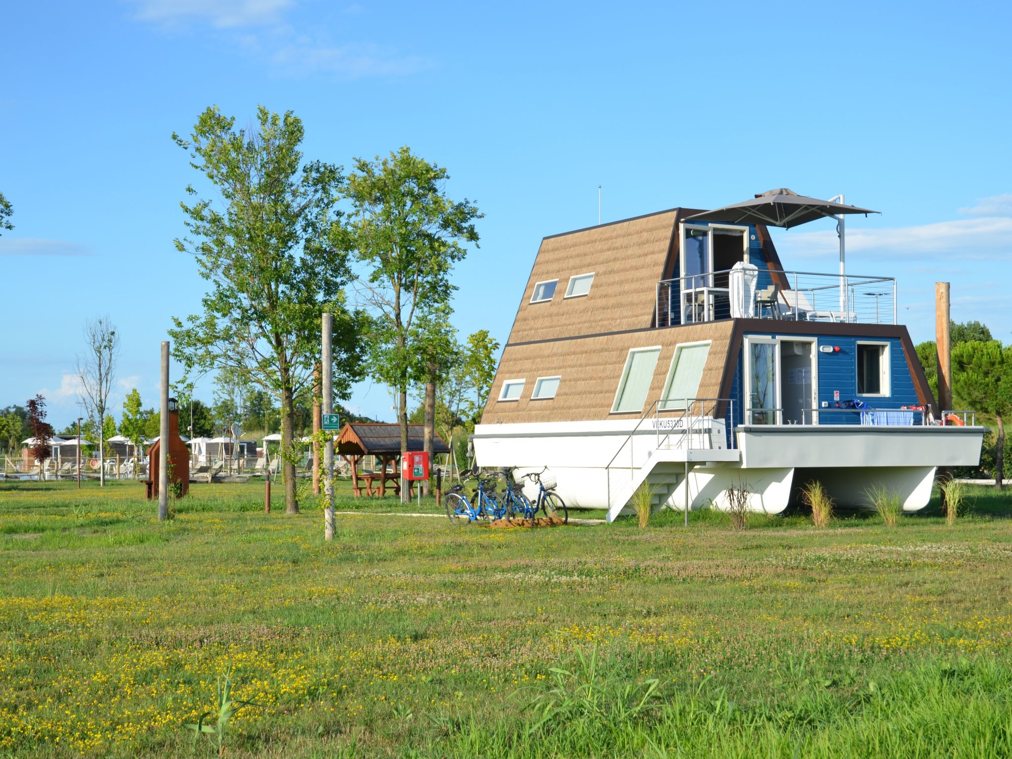 Foto 1 - Haus mit 2 Schlafzimmern in Lignano Sabbiadoro mit schwimmbad und garten