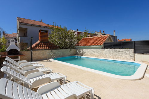 Foto 2 - Casa de 4 quartos em Zadar com piscina privada e terraço