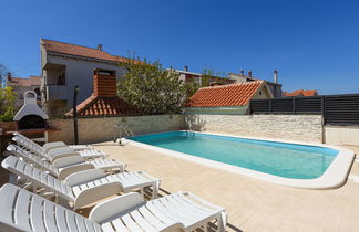 Foto 2 - Casa de 4 quartos em Zadar com piscina privada e terraço