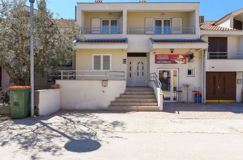 Foto 34 - Casa de 4 quartos em Zadar com piscina privada e terraço