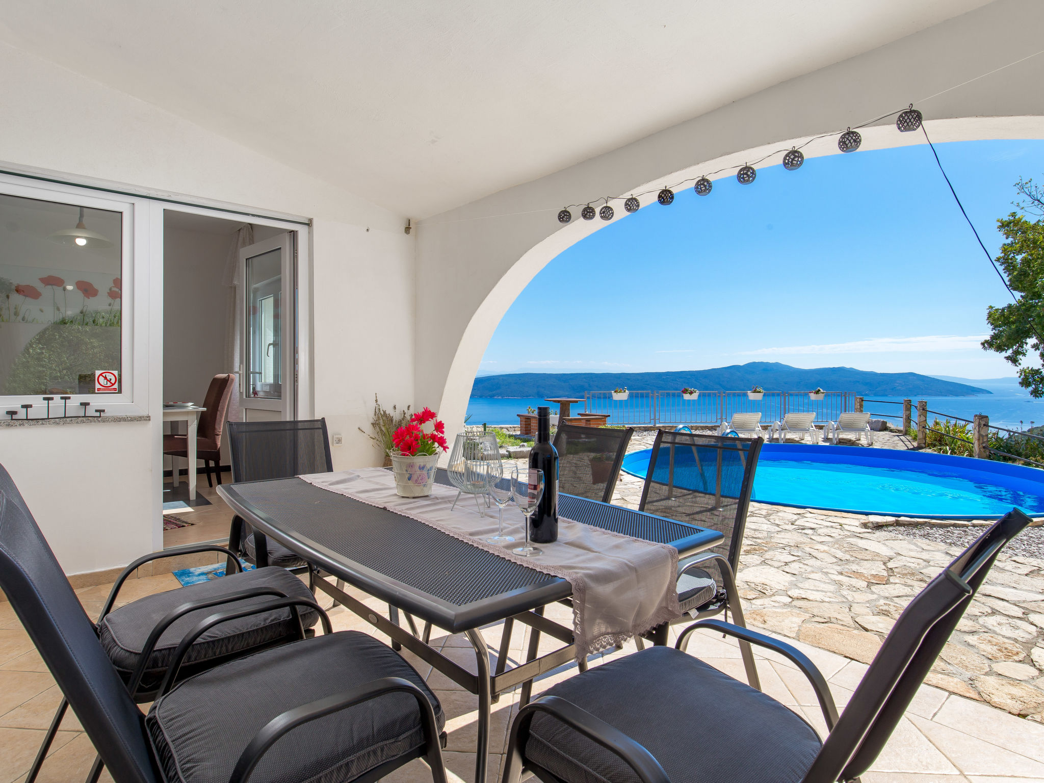 Foto 2 - Casa de 2 quartos em Mošćenička Draga com piscina privada e vistas do mar