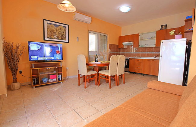 Casa de 3 quartos em Blato com terraço - Foto 11