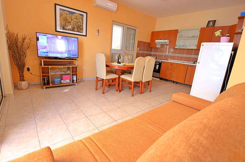 Photo 7 - 2 bedroom House in Blato with terrace and sea view
