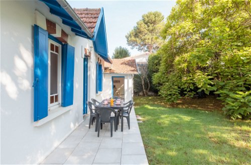 Photo 23 - 2 bedroom House in Saint-Palais-sur-Mer with garden and sea view