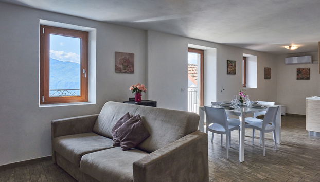 6 bedroom House in Vercana with garden and terrace - Photo 4