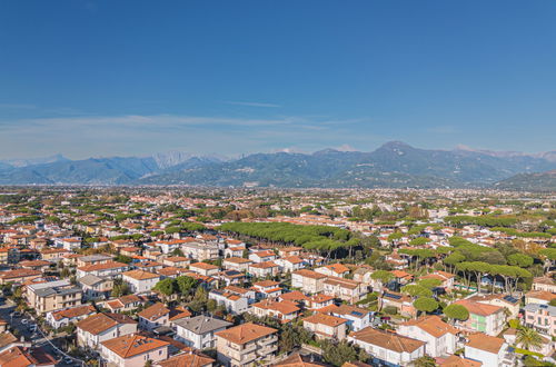 Foto 41 - Appartamento con 2 camere da letto a Camaiore con giardino