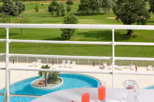 Photo 10 - 1 bedroom Apartment in L'Aiguillon-sur-Vie with swimming pool and sea view