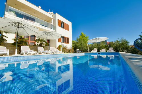 Photo 1 - Appartement de 3 chambres à Sibenik avec piscine et jardin