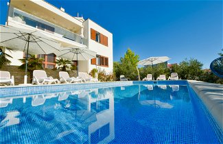 Foto 1 - Appartamento con 3 camere da letto a Sebenico con piscina e vista mare