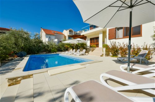 Foto 21 - Appartamento con 3 camere da letto a Sebenico con piscina e vista mare