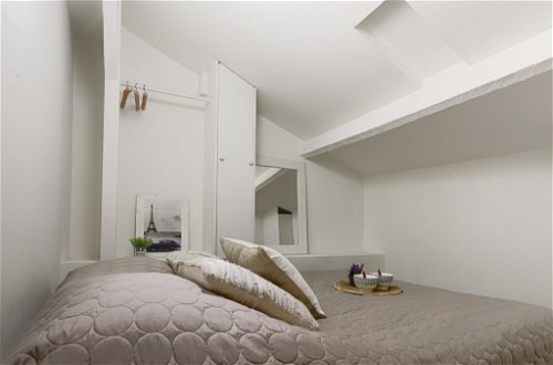 Foto 16 - Appartamento con 2 camere da letto a Nizza con vista mare