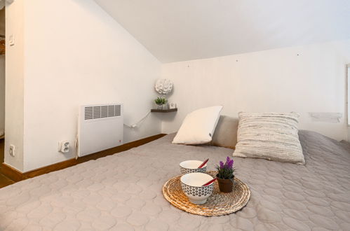 Foto 17 - Appartamento con 2 camere da letto a Nizza con vista mare