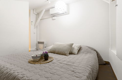 Foto 15 - Appartamento con 2 camere da letto a Nizza con vista mare