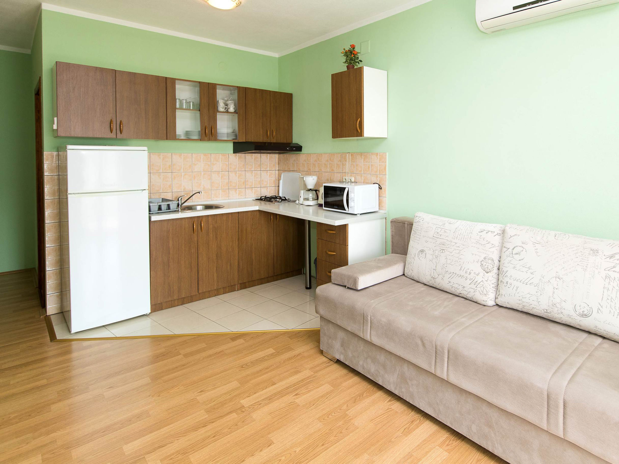 Foto 9 - Apartamento de 1 habitación en Crikvenica con jardín y vistas al mar