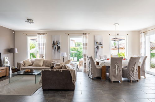 Photo 6 - Maison de 4 chambres à Saint-Cyr-sur-Mer avec piscine privée et vues à la mer