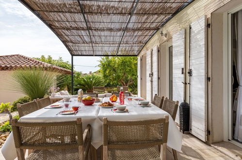 Photo 4 - Maison de 4 chambres à Saint-Cyr-sur-Mer avec piscine privée et vues à la mer