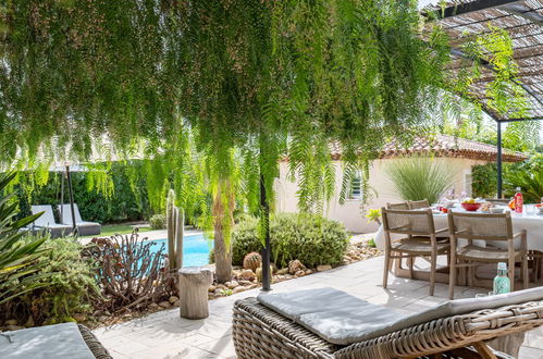 Foto 5 - Haus mit 4 Schlafzimmern in Saint-Cyr-sur-Mer mit privater pool und garten