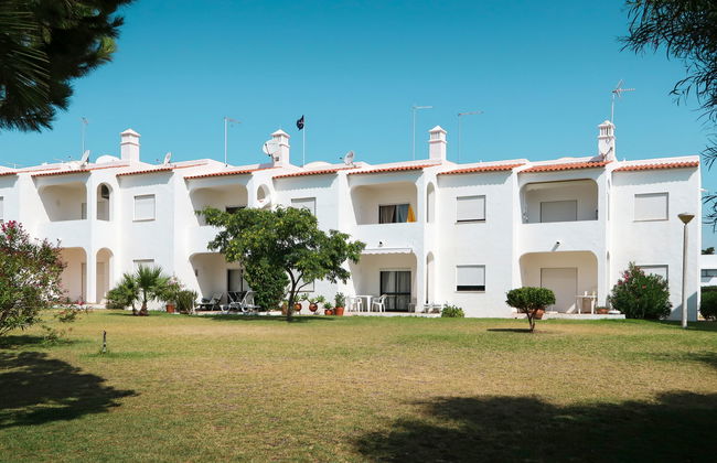 Apartamento de 3 quartos em Lagoa com piscina e jardim - Foto 15