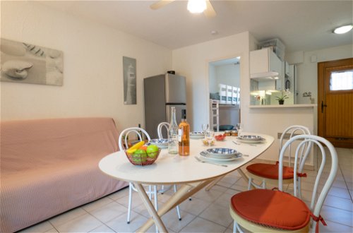 Foto 9 - Apartamento de 2 habitaciones en Fréjus con jardín y vistas al mar