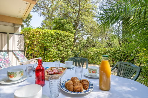 Foto 1 - Apartamento de 2 quartos em Fréjus com jardim e terraço