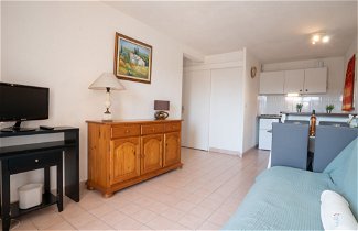 Foto 2 - Appartamento con 1 camera da letto a Fréjus con piscina e vista mare