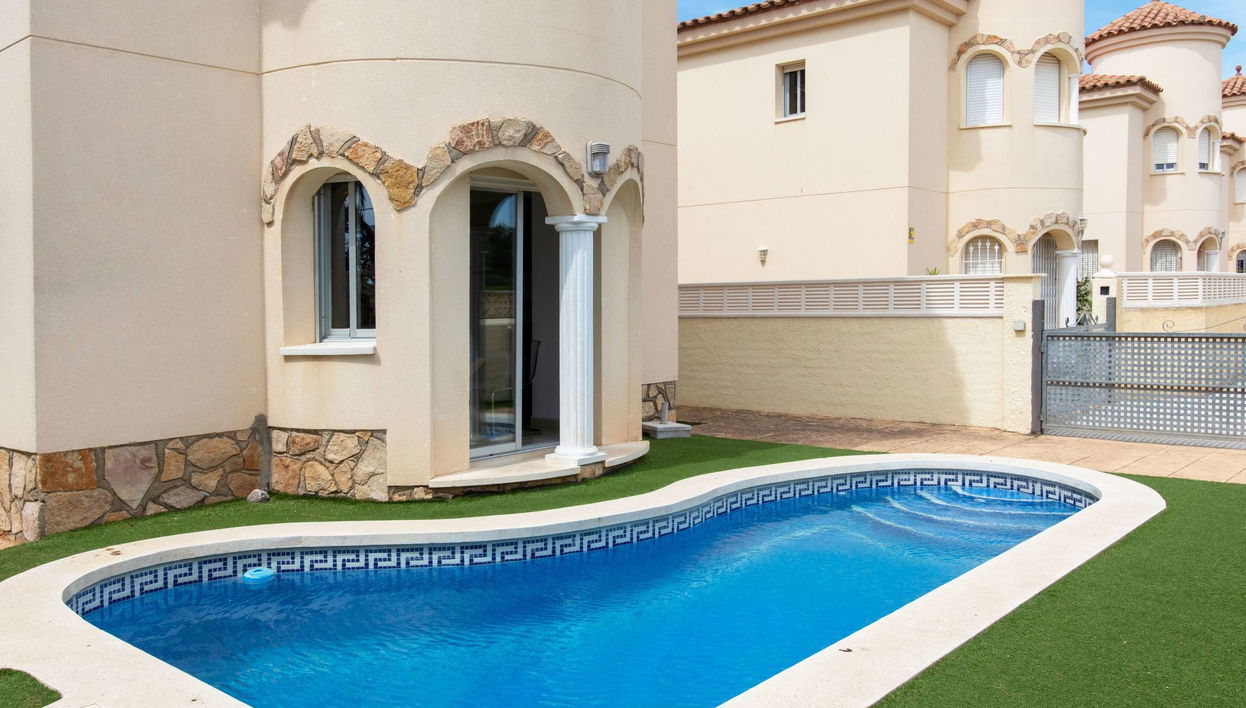 Maison de 5 chambres à Mont-roig del Camp avec piscine privée et jardin - Photo 1