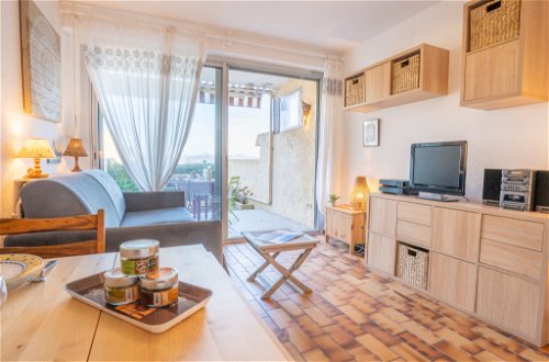 Foto 2 - Apartamento en Fréjus con jardín y vistas al mar