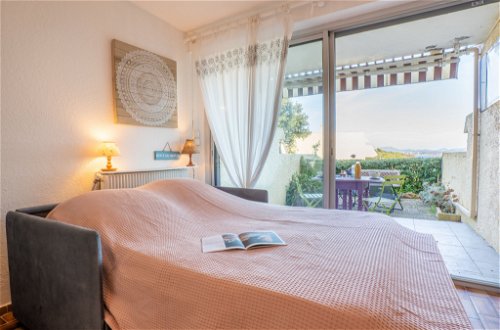 Foto 9 - Apartamento en Fréjus con jardín y vistas al mar