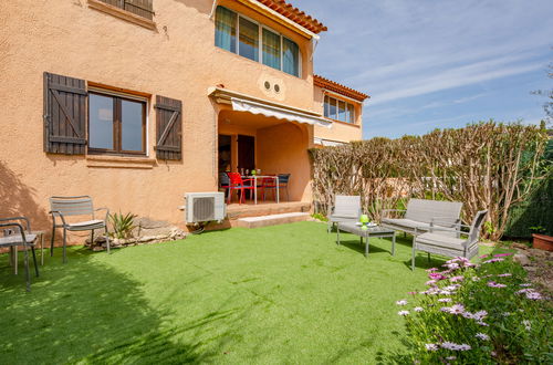 Photo 14 - 1 bedroom Apartment in Sainte-Maxime with garden and terrace