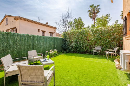 Photo 13 - 1 bedroom Apartment in Sainte-Maxime with garden and terrace