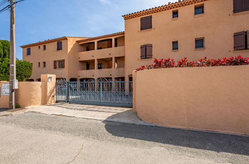 Photo 16 - 1 bedroom Apartment in Sainte-Maxime with garden and terrace