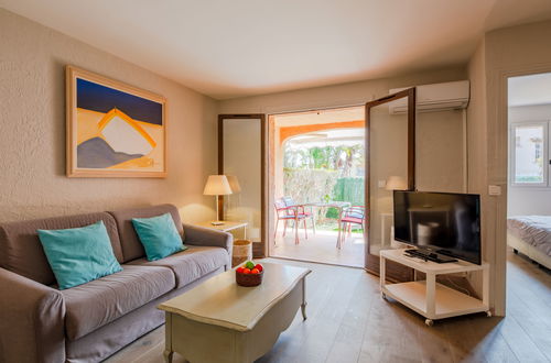 Photo 8 - 1 bedroom Apartment in Sainte-Maxime with garden and terrace