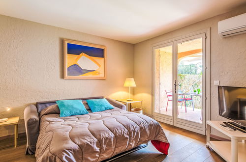 Photo 9 - 1 bedroom Apartment in Sainte-Maxime with garden and terrace