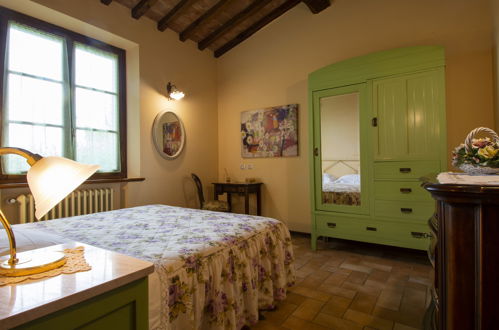 Foto 14 - Apartamento de 2 habitaciones en Cerreto Guidi con piscina y jardín