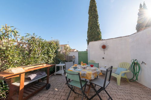 Photo 2 - Maison de 1 chambre à Le Grau-du-Roi avec terrasse et vues à la mer